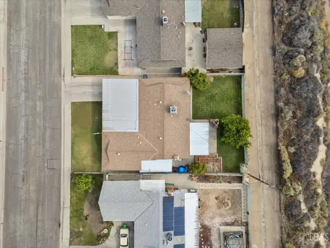 View/Area - 217 Suzanne Ln, Taft, CA 93268 photo 5 of 7