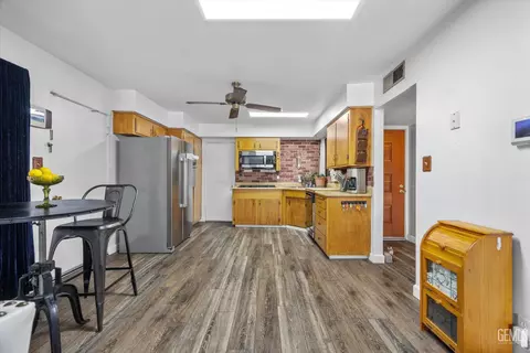Kitchen - 217 Suzanne Ln, Taft, CA 93268 photo 1 of 6