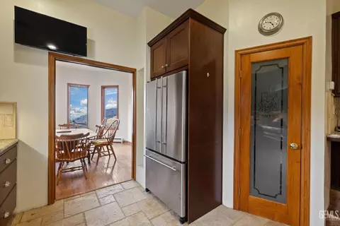 Kitchen - 6641 Digier Rd, Lebec, CA 93243 photo 6 of 7