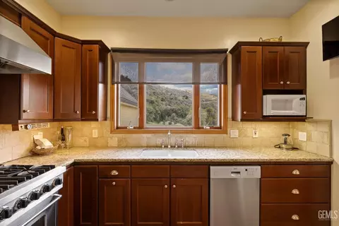Kitchen - 6641 Digier Rd, Lebec, CA 93243 photo 3 of 7