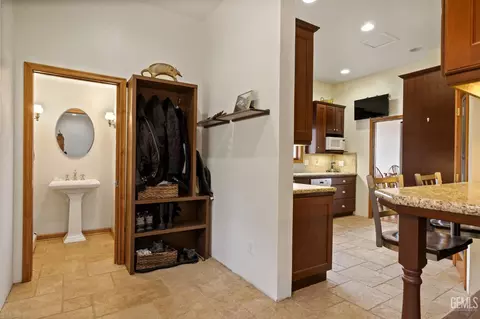Entry Way - 6641 Digier Rd, Lebec, CA 93243 photo 2 of 2
