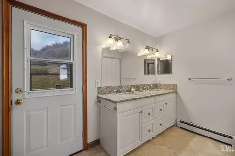 Bath - 6641 Digier Rd, Lebec, CA 93243 photo 3 of 5