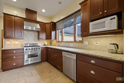 Kitchen - 6641 Digier Rd, Lebec, CA 93243 photo 2 of 7