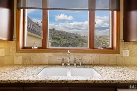 Kitchen - 6641 Digier Rd, Lebec, CA 93243 photo 4 of 7