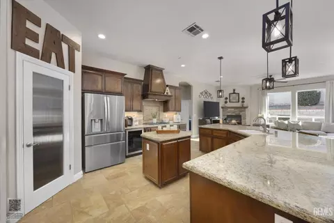 Kitchen - 504 Rosehaven Ln, Tehachapi, CA 93561 photo 1 of 7