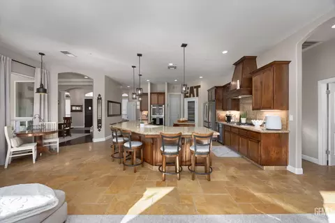 Kitchen - 504 Rosehaven Ln, Tehachapi, CA 93561 photo 7 of 7