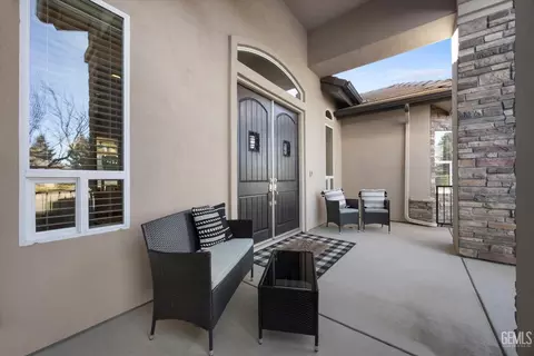 Exterior - 504 Rosehaven Ln, Tehachapi, CA 93561 photo 6 of 11