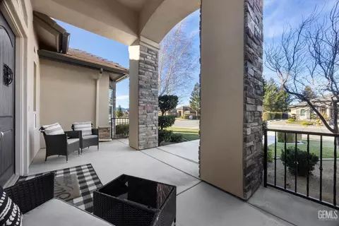 Exterior - 504 Rosehaven Ln, Tehachapi, CA 93561 photo 5 of 11