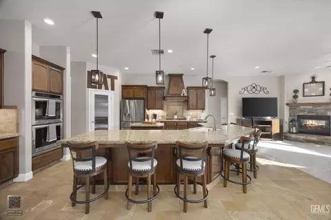 Kitchen - 504 Rosehaven Ln, Tehachapi, CA 93561 photo 3 of 7