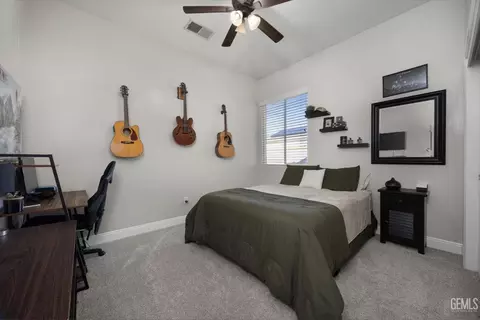 Bedroom - 504 Rosehaven Ln, Tehachapi, CA 93561 photo 5 of 5