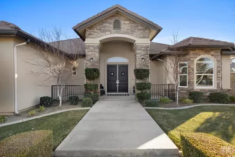Exterior - 504 Rosehaven Ln, Tehachapi, CA 93561 photo 4 of 11