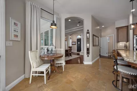 Entry Way - 504 Rosehaven Ln, Tehachapi, CA 93561 photo 2 of 4