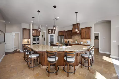 Kitchen - 504 Rosehaven Ln, Tehachapi, CA 93561 photo 2 of 7