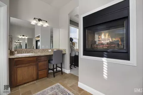 Bath - 504 Rosehaven Ln, Tehachapi, CA 93561 photo 1 of 3