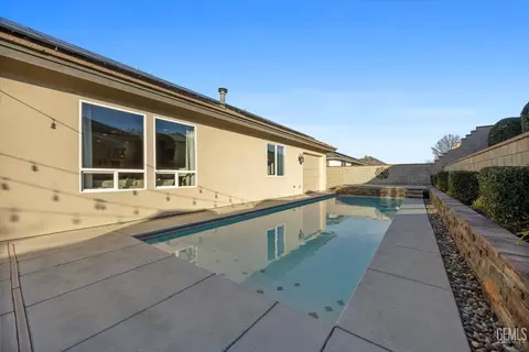 Exterior - 504 Rosehaven Ln, Tehachapi, CA 93561 photo 9 of 11
