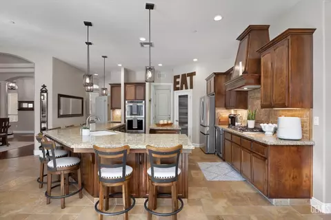 Kitchen - 504 Rosehaven Ln, Tehachapi, CA 93561 photo 4 of 7