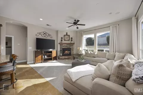Living - 504 Rosehaven Ln, Tehachapi, CA 93561 photo 1 of 2