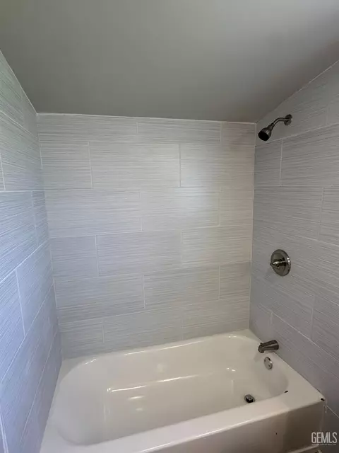 Bath - 249 Monroe St, Arvin, CA 93203 photo 2 of 2