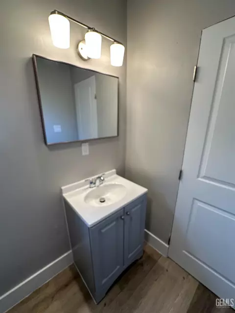 Bath - 249 Monroe St, Arvin, CA 93203 photo 1 of 2