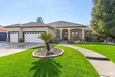 8509 Nine Iron Dr, Bakersfield, CA 93312