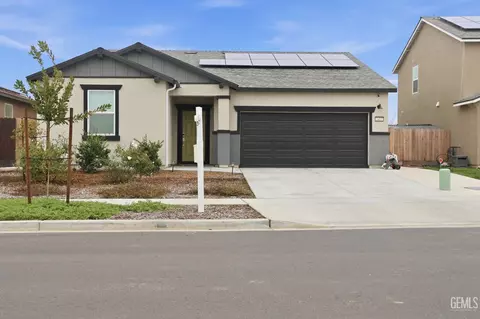 1457 S Tropics Pl, Hanford, CA 93230