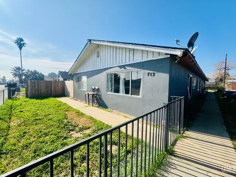 713 Iris St, Bakersfield, CA 93308