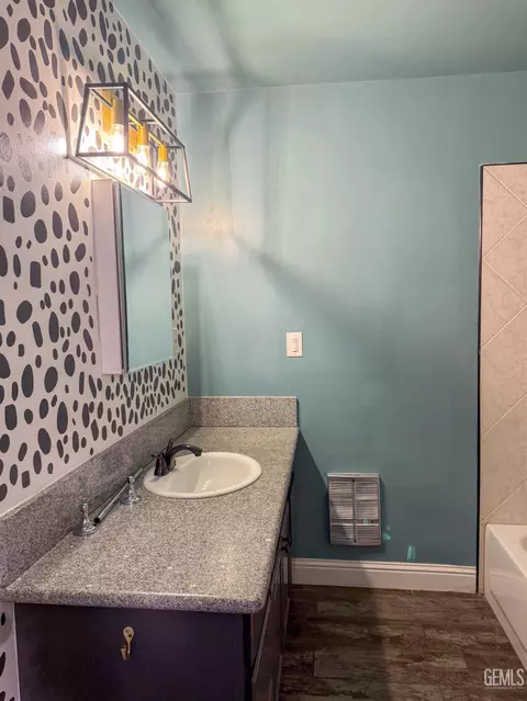 Bath - 12 Wetherley Dr, Bakersfield, CA 93309 photo 1 of 6