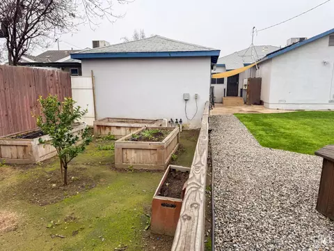 Exterior - 12 Wetherley Dr, Bakersfield, CA 93309 photo 10 of 12