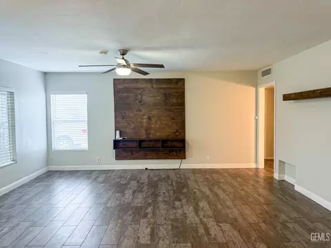 Living - 12 Wetherley Dr, Bakersfield, CA 93309 photo 3 of 5