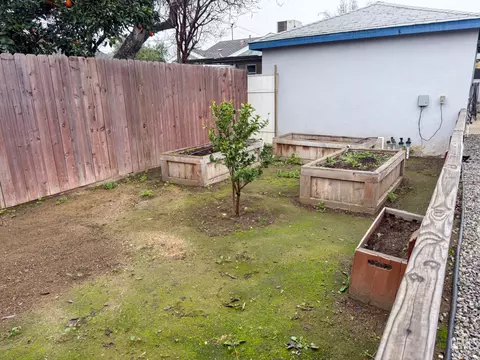 Exterior - 12 Wetherley Dr, Bakersfield, CA 93309 photo 11 of 12