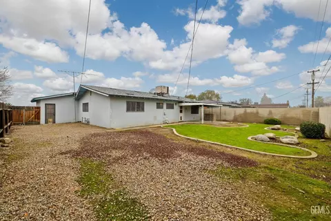 Exterior - 1106 State Ave, Shafter, CA 93263 photo 8 of 17