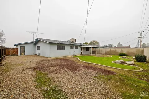 Exterior - 1106 State Ave, Shafter, CA 93263 photo 13 of 17