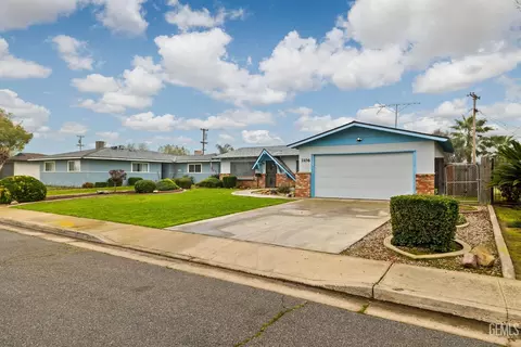 Exterior - 1106 State Ave, Shafter, CA 93263 photo 2 of 17