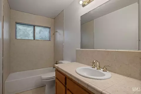 Bath - 1106 State Ave, Shafter, CA 93263 photo 1 of 3