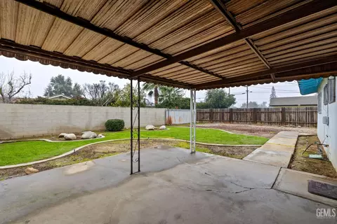 Exterior - 1106 State Ave, Shafter, CA 93263 photo 10 of 17