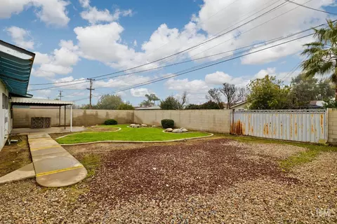 Exterior - 1106 State Ave, Shafter, CA 93263 photo 7 of 17
