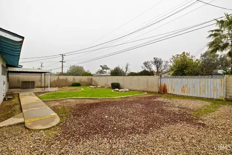 Exterior - 1106 State Ave, Shafter, CA 93263 photo 12 of 17
