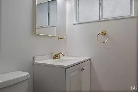 Bath - 1106 State Ave, Shafter, CA 93263 photo 3 of 3