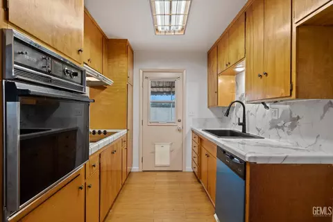 Kitchen - 1106 State Ave, Shafter, CA 93263 photo 6 of 7