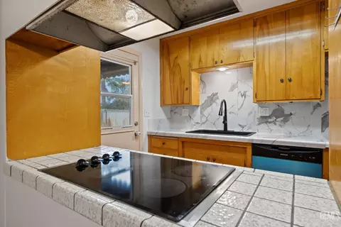 Kitchen - 1106 State Ave, Shafter, CA 93263 photo 4 of 7