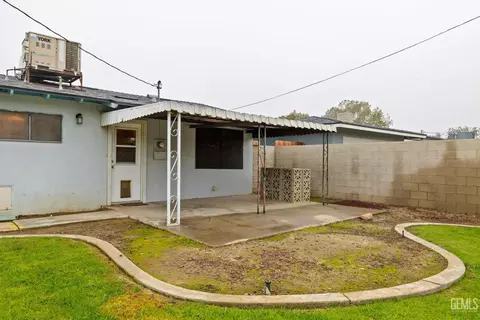 Exterior - 1106 State Ave, Shafter, CA 93263 photo 14 of 17