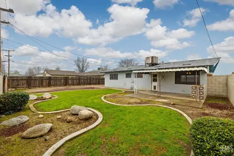 Exterior - 1106 State Ave, Shafter, CA 93263 photo 6 of 17