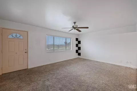 Living - 1106 State Ave, Shafter, CA 93263 photo 2 of 7