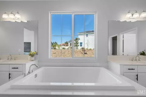 Bath - 5804 Levanto St, Bakersfield, CA 93306 photo 1 of 2
