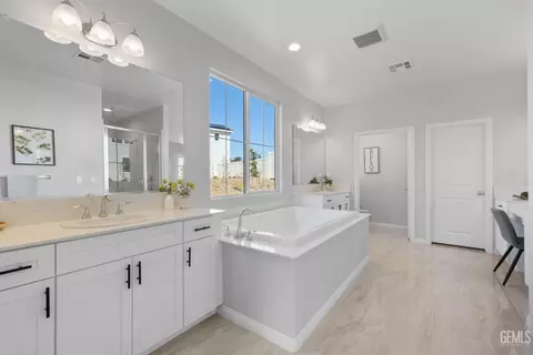 Entry Way - 5804 Levanto St, Bakersfield, CA 93306 photo 4 of 4