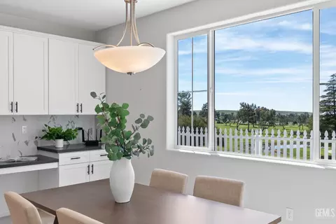 Dining - 5804 Levanto St, Bakersfield, CA 93306 photo 3 of 5