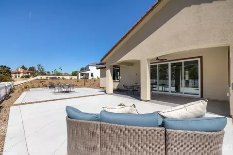 Exterior - 5804 Levanto St, Bakersfield, CA 93306 photo 10 of 11