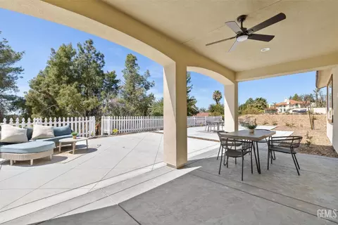 Exterior - 5804 Levanto St, Bakersfield, CA 93306 photo 5 of 11