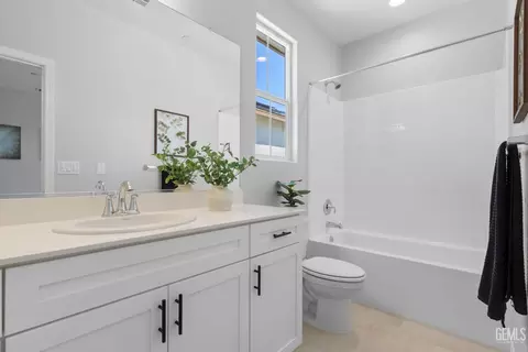 Bath - 5804 Levanto St, Bakersfield, CA 93306 photo 2 of 2