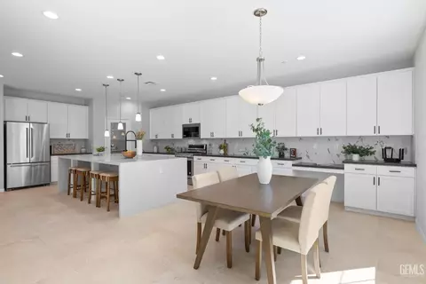 Dining - 5804 Levanto St, Bakersfield, CA 93306 photo 4 of 5